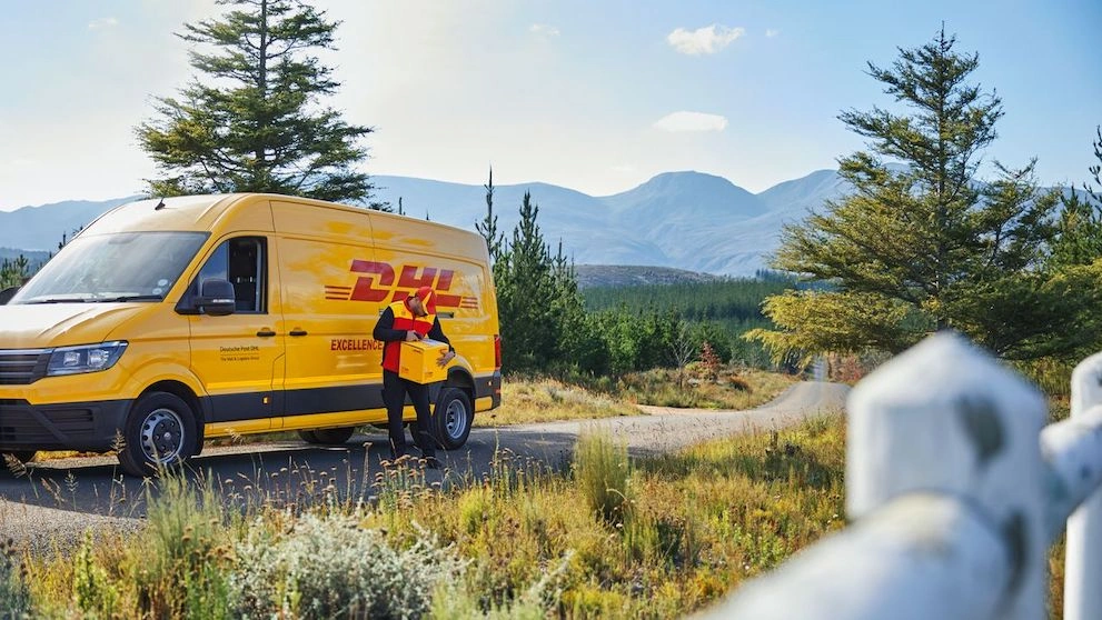 Află cum funcționează sistemul de tracking DHL pentru colete naționale și internaționale